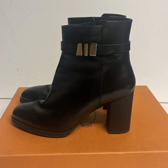 Todd black leather boots with gold buckle Size 39 1/2 - Picture 4 of 7